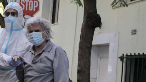 Κορονοϊός: "Κόκκινος" συναγερμός στα γηροκομεία της χώρας - Αγωνία για 20.000 ηλικιωμένους