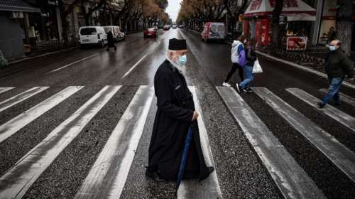 Κορονοϊός: Συγκλονίζει ιερέας από την Κρήτη που νόσησε - &quot;Να βλέπεις τον χάρο να έρχεται και να φεύγει&quot;