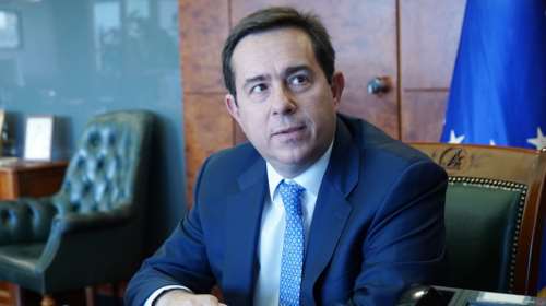 Το παρασκήνιο της παραίτησης Μηταράκη- Οι διακοπές στην Πάτμο εν μέσω πυρκαγιών, ήταν η σταγόνα που ξεχείλισε το ποτήρι