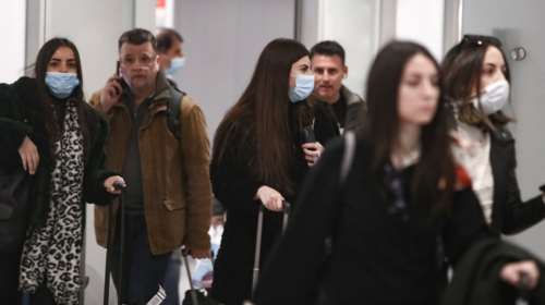 &#39;Ενταση με κύπριους φοιτητές στο αεροδρόμιο Λάρνακας: Τους ζήτησαν να γυρίσουν πίσω στη Βρετανία [Βίντεο]