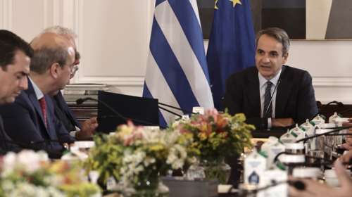 Μητσοτάκης στο υπουργικό με υποσχέσεις για την ακρίβεια: &quot;Μειώνονται στα 2,5 ευρώ τα διόδια της Αττικής Οδού&quot;