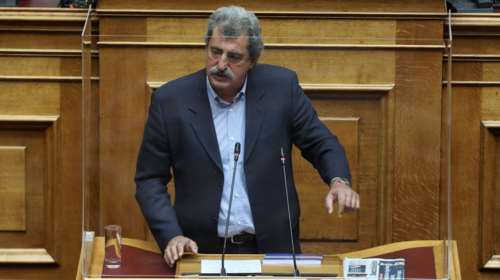 "Τα έψαλαν" στον Πολάκη στη Βουλή: "Βάλε τη μάσκα που δεν έχεις κάνει το εμβόλιο"