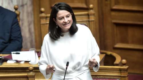 Συνεδρίαση στη Βουλή με Κεραμέως και Κικίλια για το άνοιγμα των σχολείων [live]