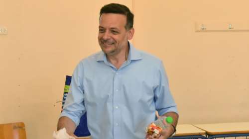 Μαλλιά κουβάρια στο ΠΑΣΟΚ: Η επιστολή του Χάρη Δούκα για εκλογή νέας ηγεσίας τον Νοέμβριο που &quot;εξόργισε&quot; τον Νίκο Ανδρουλάκη