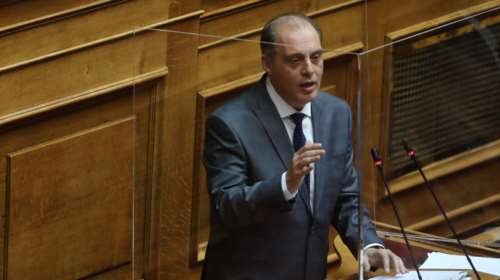 Βελόπουλος: Η κυβέρνηση προωθεί την κατάργηση του οκταώρου και της κυριακάτικης αργίας