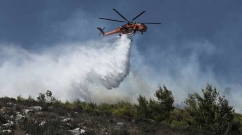 Φωτιά στα Καλάβρυτα: Σηκώθηκαν εναέρια μέσα