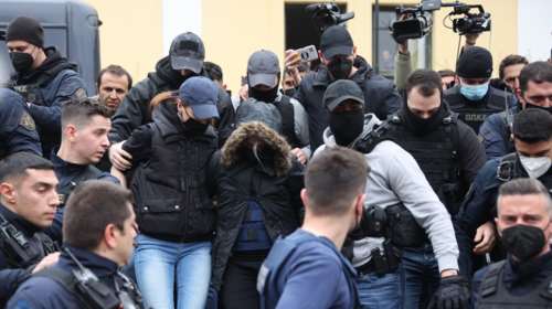 Ρούλα Πισπιρίγκου: Αυτό είναι το κελί της -  Το μονό κρεβάτι, η ατομική ντουζιέρα και τα κολάζ στους τοίχους [Βίντεο]