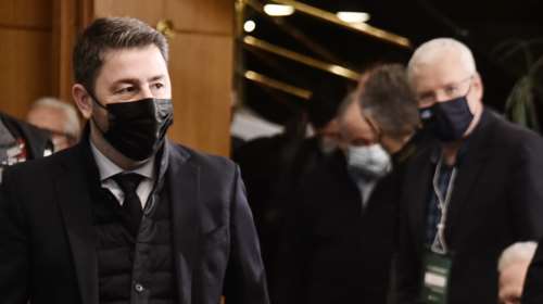 Ο Ανδρουλάκης φτιάχνει το "digital ΠΑΣΟΚ" με 3+1 βήματα - Online οργανώσεις και ψηφιακό "ΚΕΠ"