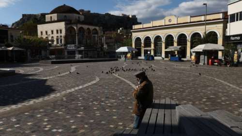 Αποθέωση από Bloomberg: Οι σεμνοί Ελληνες δείχνουν στον κόσμο πώς αντιμετωπίζεται ο κορονοϊός