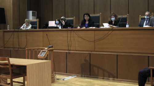 Δίκη Χρυσής Αυγής: Πώς δόθηκε η &quot;μάχη των ελαφρυντικών&quot; από την υπεράσπιση - Οι κραυγές και οι ειρωνείες