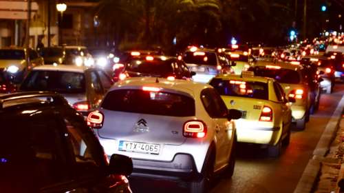 Aπίστευτη κίνηση στην Αθήνα την πρώτη ημέρα του lockdown - Αυξημένη κατά 50% σε σχέση με το απαγορευτικό του Μαρτίου