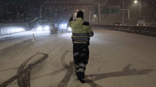 Κακοκαιρία &quot;Μήδεια&quot;: Κλειστή η Εθνική Αθηνών - Λαμίας - Πού έχει διακοπεί η κυκλοφορία, πού χρειάζονται αλυσίδες