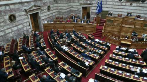 Πρόταση δυσπιστίας: Συνεχίζεται για δεύτερη μέρα η συζήτηση στη Βουλή - Πότε μιλούν οι πολιτικοί αρχηγοί [Δείτε live]