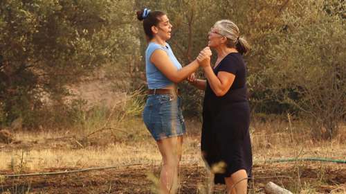 Kαλύτερη η εικόνα των πυρκαγιών σε Κερατέα  και Χελιδόνι Ηλείας: Φόβος για αναζωπυρώσεις και εστίες από τους δυνατούς ανέμους