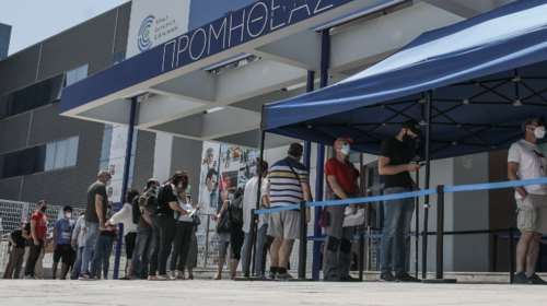 Εμβολιασμοί: Ανοίγει σήμερα η πλατφόρμα των ραντεβού για την τρίτη δόση στους άνω των 50