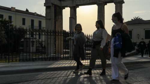 Τέλος το lockdown: Παρελθόν τα sms, ελεύθερες μετακινήσεις και λιανεμπόριο - Aπαγόρευση κυκλοφορίας στις 00:30