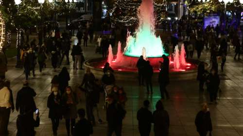 Οι Αθηναίοι ξέχασαν το lockdown: Κοσμοσυρροή στο Σύνταγμα - &quot;Βούλιαξε&quot; το κέντρο [εικόνες]