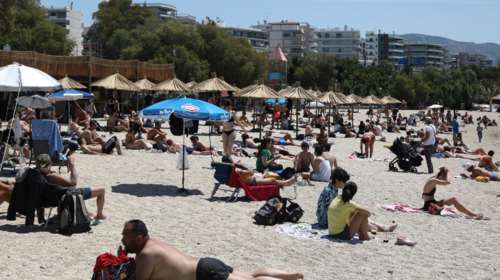 Χαμός στις παραλίες της Αττικής – Βγήκαν όλοι για μπάνιο [εικόνες]