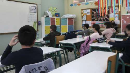 Σοκ σε δημοτικό στην Αττική: Χειροπέδες σε δάσκαλο που έστελνε σεξουαλικά μηνύματα σε 9χρονες μαθήτριες