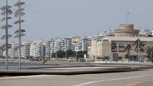 Κορονοϊός: Τι αλλάζει σε Θεσσαλονίκη και Σέρρες από αύριο το πρωί - Πώς θα παίρνουν οι γονείς τα παιδιά τους από το σχολείο