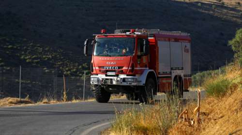 Οριοθετήθηκε η πυρκαγιά στα Καλύβια Θορικού