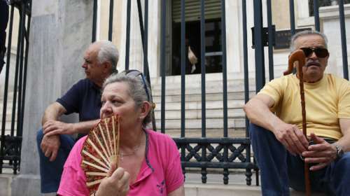 Υπουργείο Εργασίας για τα αναδρομικά των συνταξιούχων: Ανάλογα με τις αντοχές της οικονομίας η καταβολή τους