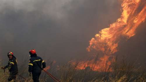 Σε ύφεση η φωτιά στην Κερατέα - Σε επαγρύπνηση η πυροσβεστική όλη τη νύχτα [Εικόνες]