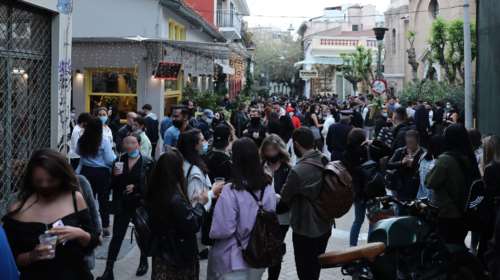 Νέα &quot;κορονο-πάρτι&quot; και &quot;μαζώξεις&quot; για take-away ποτό στην Αθήνα: Κυψέλη, Κολωνάκι, Ψυρρή [Εικόνες]