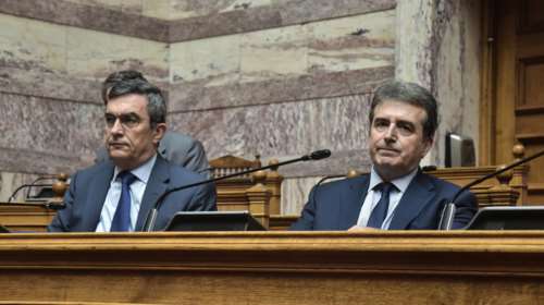 Αγρια κόντρα στη Βουλή για το Νομοσχέδιο για τις  διαδηλώσεις: &quot;Γραφικές οι κατηγορίες περί χούντας&quot; λέει ο Καραγκούνης