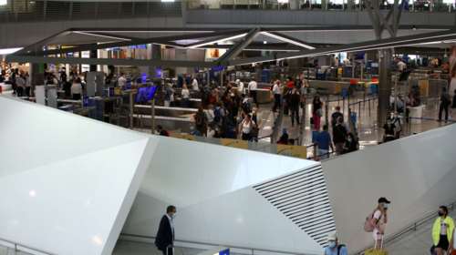 Τουρισμός: Οι Ευρωπαΐοι &quot;ψηφίζουν&quot; Ελλάδα για διακοπές - Αυξημένες οι πτήσεις και τον Αύγουστο