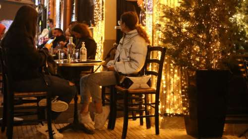 Επίσημο: Παρατείνονται μέχρι τις 23 του μήνα τα μέτρα για εστίαση, μουσική, γήπεδα και μάσκες