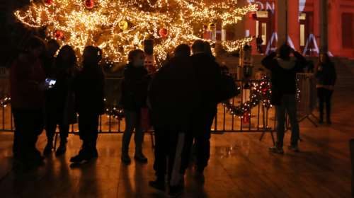 Τι αλλάζει από τις έξι το πρωί - Οι &quot;σκληροί&quot; δείκτες που έφεραν νέα μέτρα στις γιορτές