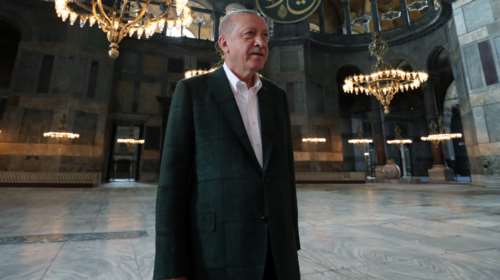 Πρόκληση Ερντογάν: Να παραμένει ανοιχτή η Αγιά Σοφιά 24 ώρες - Παραληρήματα εθνικισμού, λέει η Αθήνα