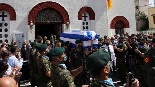 Θρήνος στην κηδεία του 34χρονου αλεξιπτωτιστή Κώστα Μελιγκώνη [Εικόνες]