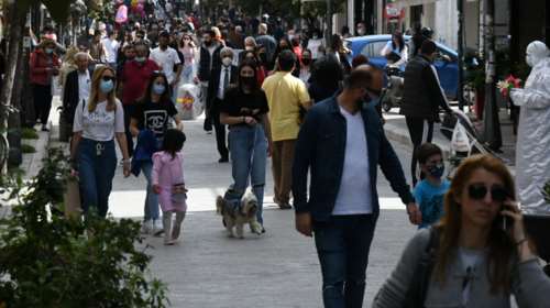 Πάσχα: Οι φετινοί κανόνες για το γιορτινό τραπέζι και τις μετακινήσεις - Τι ισχύει για τις εκκλησίες