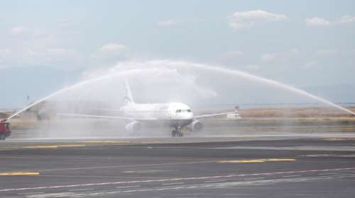 Δείτε πώς έφθασε η πρώτη πτήση από το εξωτερικό στο "Μακεδονία" [βίντεο]