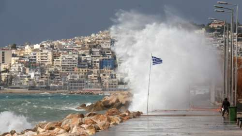 Meteo: &quot;Βουτιά&quot; της θερμοκρασίας κατά 10 βαθμούς και θυελλώδεις άνεμοι την Τρίτη - Πού θα βρέξει