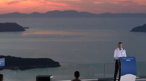 Το μήνυμα Μητσοτάκη από την μαγευτική Σαντορίνη: Δεν θα υπάρξει νέο lockdown, η Ελλάδα είναι ασφαλής χώρα