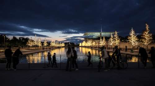 Πάρκο Σταύρος Νιάρχος: Εβαλε τα γιορτινά του και υποδέχτηκε τα φετινά Χριστούγεννα [εικόνες]