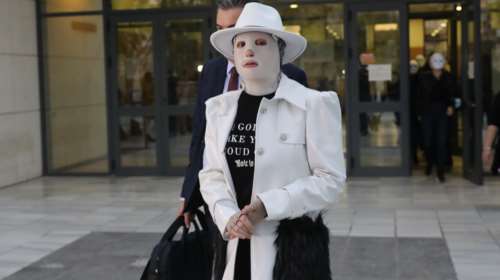 Ιωάννα Παλιοσπύρου: Απαντά πότε θα δείξει το πρόσωπό της χωρίς τη μάσκα