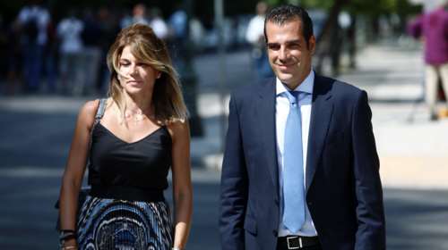 Θάνος Πλεύρης: Αντιεμβολιαστές &quot;διαδηλώνουν&quot; έξω από το σπίτι μου - Στοχοποιείται η οικογένειά μου