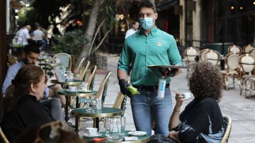 Κορονοϊός: Σενάρια για &quot;κόφτη&quot; στον αριθμό ατόμων σε καφέ, μπαρ, σούπερ μάρκετ - Χωρίς πανηγύρια ο Αύγουστος