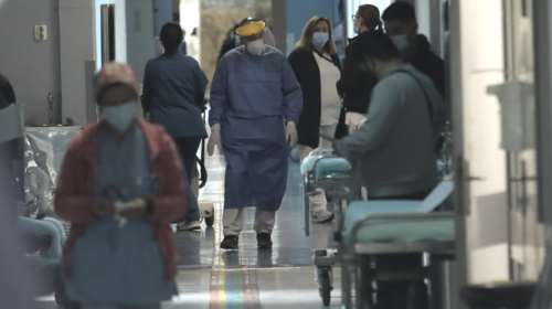 Κορονοϊός: 55 ασθενείς εκτός ΜΕΘ στα νοσοκομεία της Αττικής - Χαμός στις εφημερίες