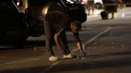 Μαφιόζικη επίθεση στη Βούλα: Γνωστός για υποθέσεις της νύχτας ο 50χρονος που δέχθηκε τις σφαίρες [εικόνες]