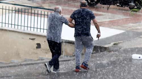 Με καπρίτσια ο καιρός το Σάββατο: Πού θα βρέχει, που θα έχει ήλιο και σκόνη