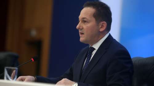 Πέτσας: Πρωτοφανής η αποδοχή της κυβέρνησης για τα μεταπολιτευτικά χρονικά - Τι "γρατζούνισε" την εικόνα της