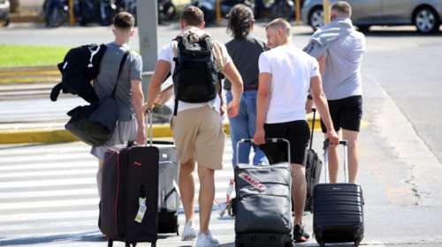 Σαρώνει ο τουρισμός: Πάνω από 1 εκατομμύριο επισκέπτες στην Ελλάδα μόνο την πρώτη εβδομάδα του Αυγούστου