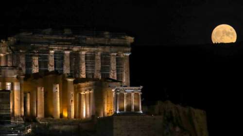 Πανσέληνος Σεπτεμβρίου 2021: Μαγικές εικόνες από το &quot;Φεγγάρι του Καλαμποκιού&quot;
