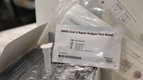 Έξαλλος ο Δερμιτζάκης με τα δημοσιεύματα για τα self test: &quot;Λίγη σοβαρότητα δεν βλάπτει&quot;