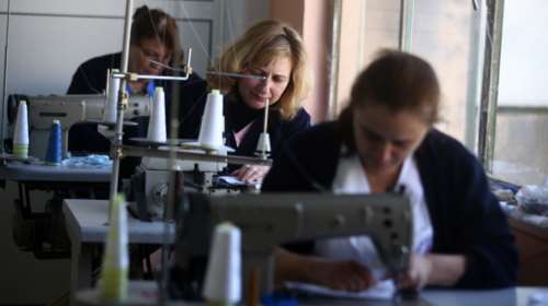 Οι νοσηλευτές του &quot;Δρομοκαΐτειου&quot; ράβουν μάσκες προστασίας [εικόνες και video]